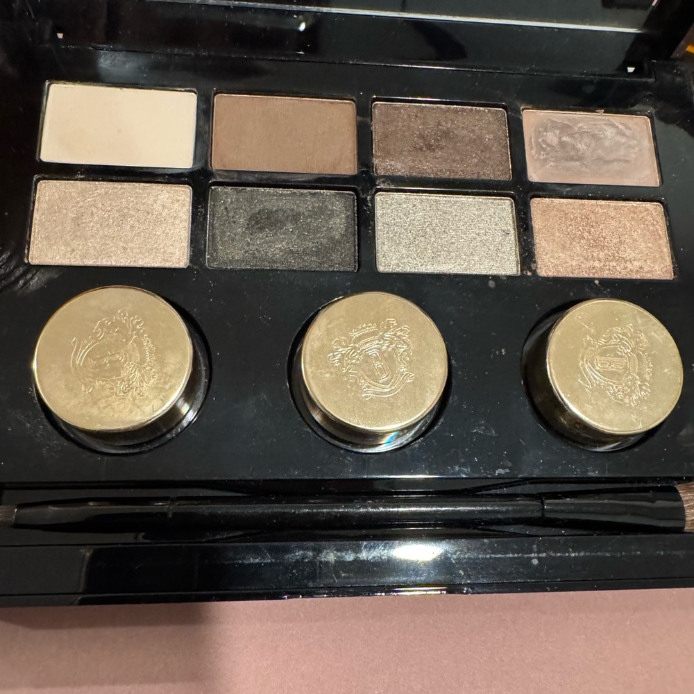 Luxury Eyeshadow Palette with Gold Accents